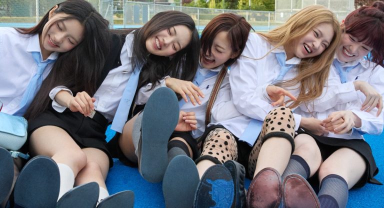 KiiiKiii drops nostalgic summer single “DANCING ALONE”