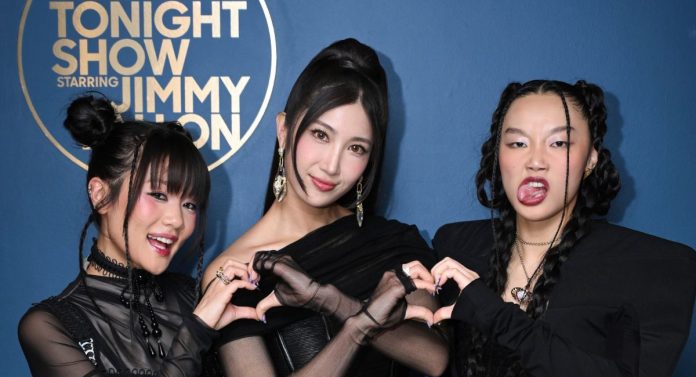 jimmy fallon ejae audrey nuna rei ami kpop demon hunters golden performance