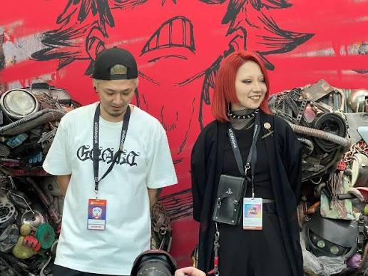 Gachiakuta graffiti designer Hideyoshi Andou in a photo next to the mangaka Kei Urana